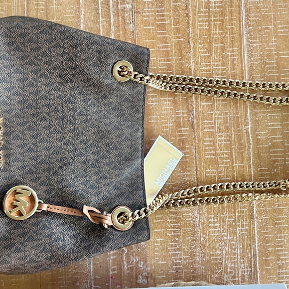 Michael Kors Jet Set Medium Messenger Bag - Picture 4 of 4